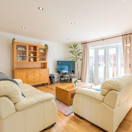 London Stratford - Spacious 2 Bed Flat With Secured Parking & Private Garden Екстер'єр фото