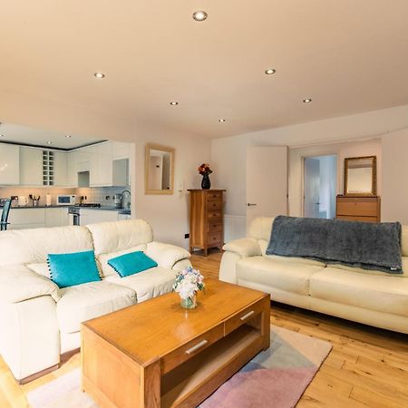London Stratford - Spacious 2 Bed Flat With Secured Parking & Private Garden Екстер'єр фото