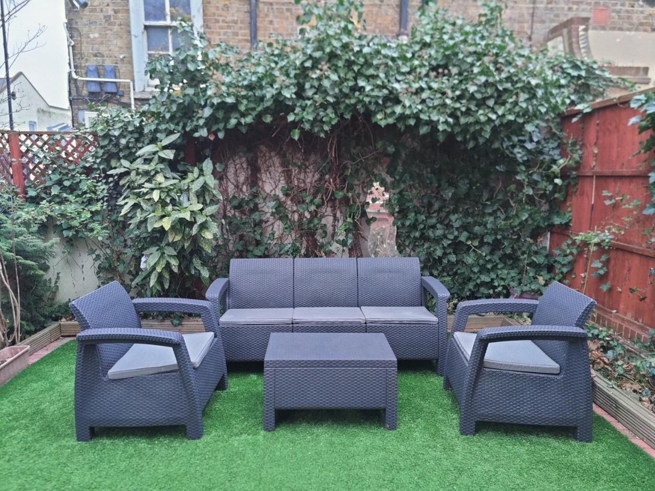 London Stratford - Spacious 2 Bed Flat With Secured Parking & Private Garden Екстер'єр фото