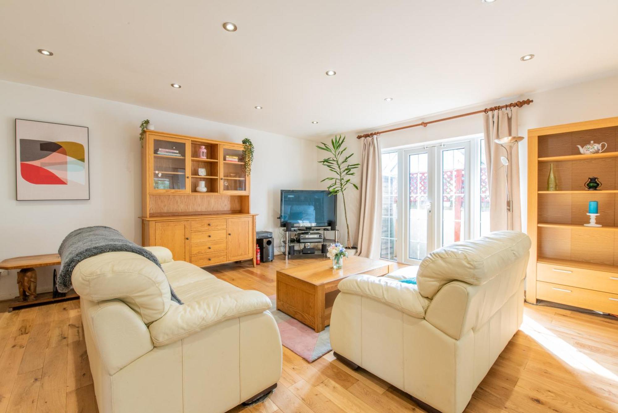 London Stratford - Spacious 2 Bed Flat With Secured Parking & Private Garden Екстер'єр фото