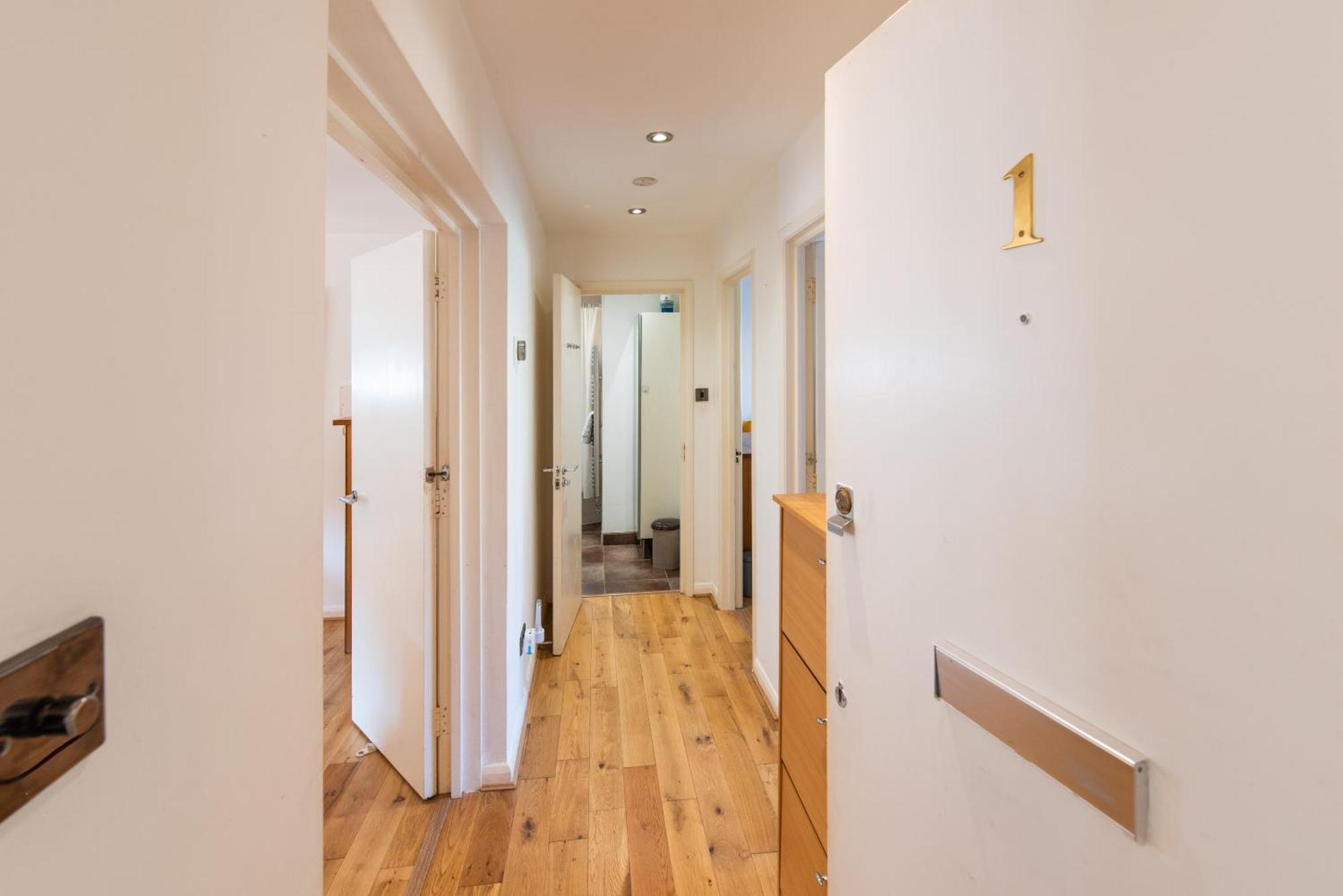 London Stratford - Spacious 2 Bed Flat With Secured Parking & Private Garden Екстер'єр фото