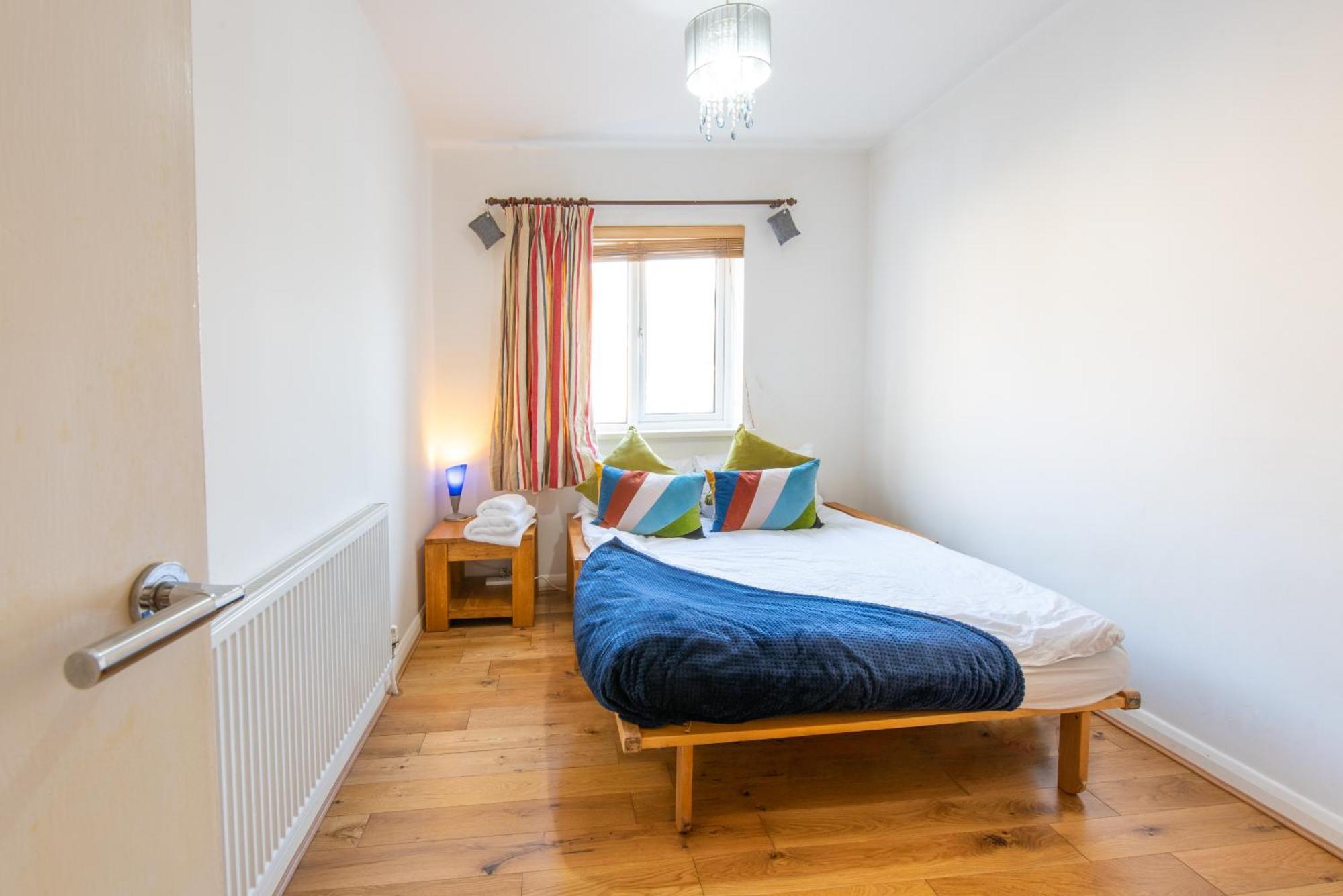London Stratford - Spacious 2 Bed Flat With Secured Parking & Private Garden Екстер'єр фото