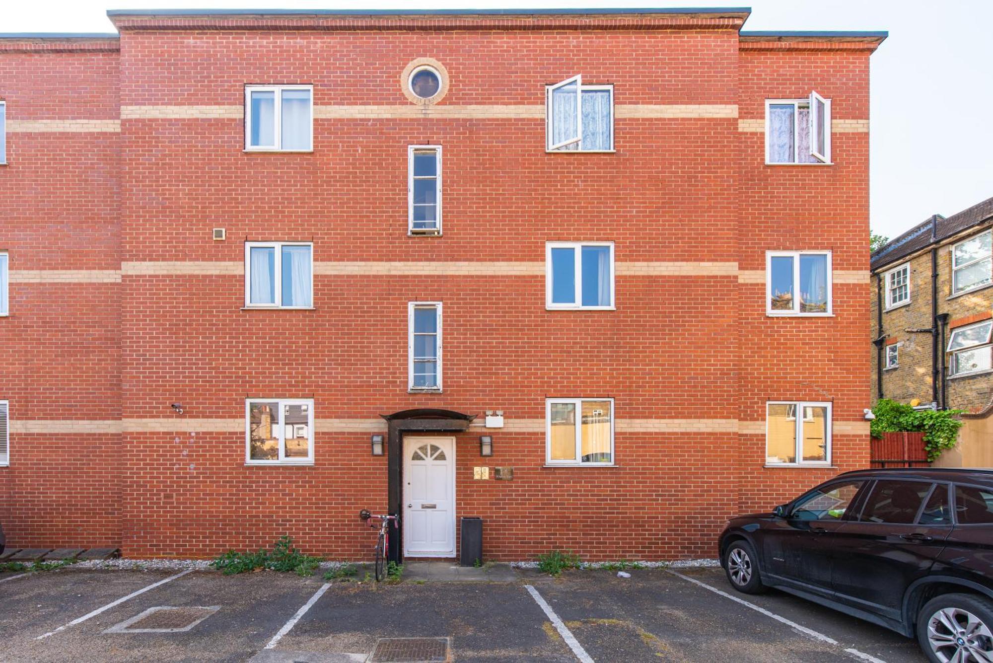 London Stratford - Spacious 2 Bed Flat With Secured Parking & Private Garden Екстер'єр фото