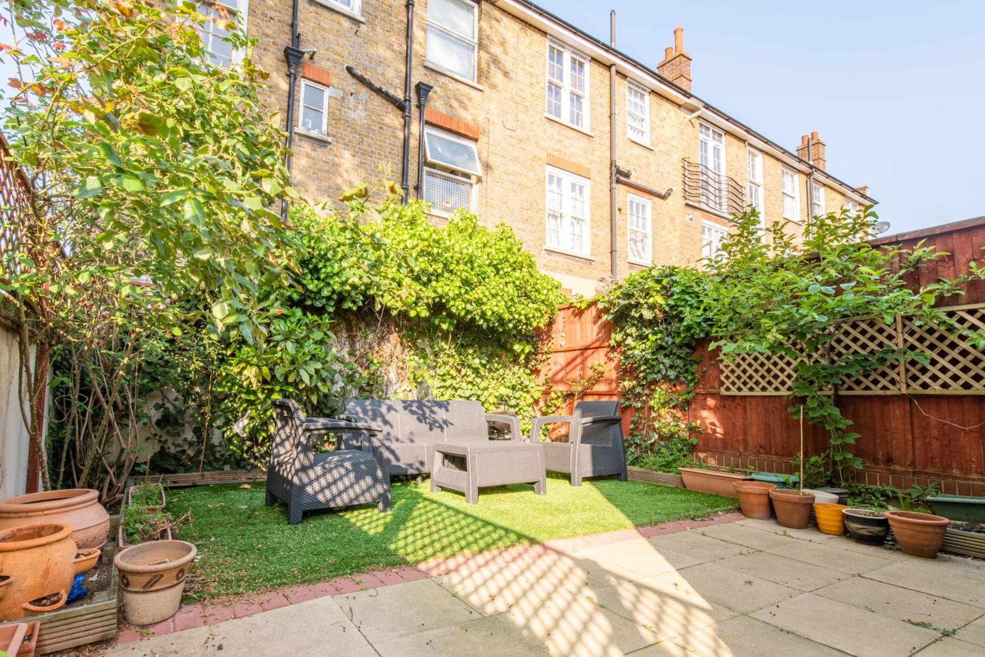 London Stratford - Spacious 2 Bed Flat With Secured Parking & Private Garden Екстер'єр фото